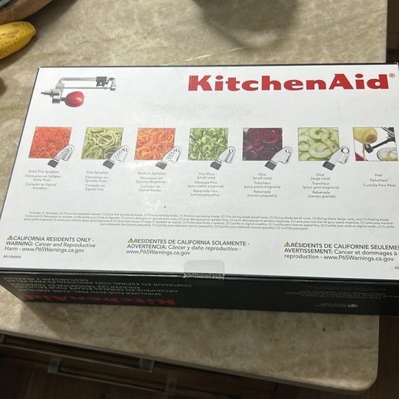 KitchenAid stand mixer attachment
Spiralizer plus with peel, core and
slice. - Picture 4 of 7